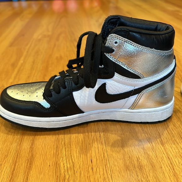 2021 NIKE AIR JORDAN BLACK AND SILVER HIGH TOPS - SIZE 7 1/2 - Picture 5 of 10